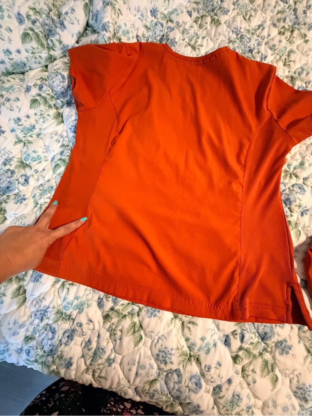 Koi lite scrub set in a teracoda/rust color. Top is a xl, pant a large, - Picture 4 of 10